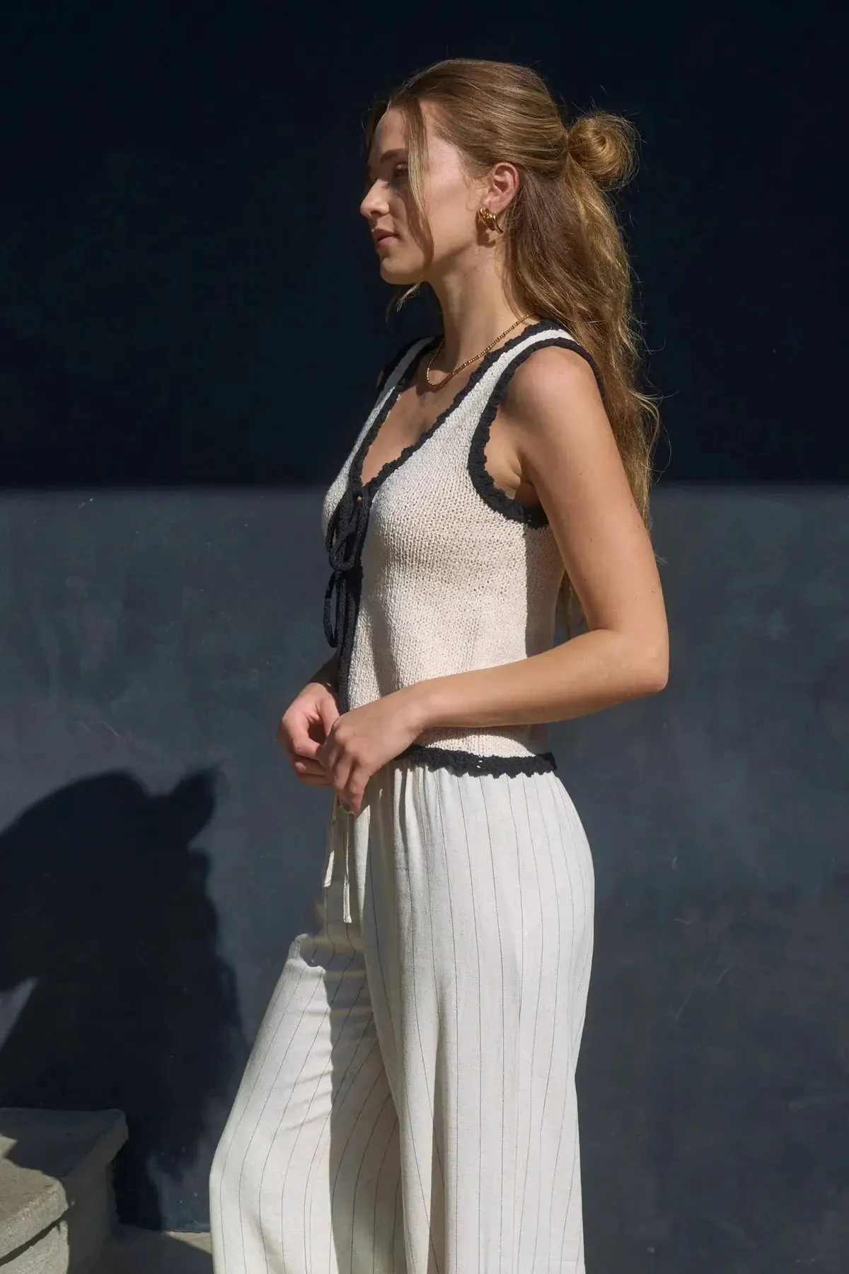 Blu Pepper Lover Girl Knitted Vest – Feminine Scallop Trim Tie-Front Layer