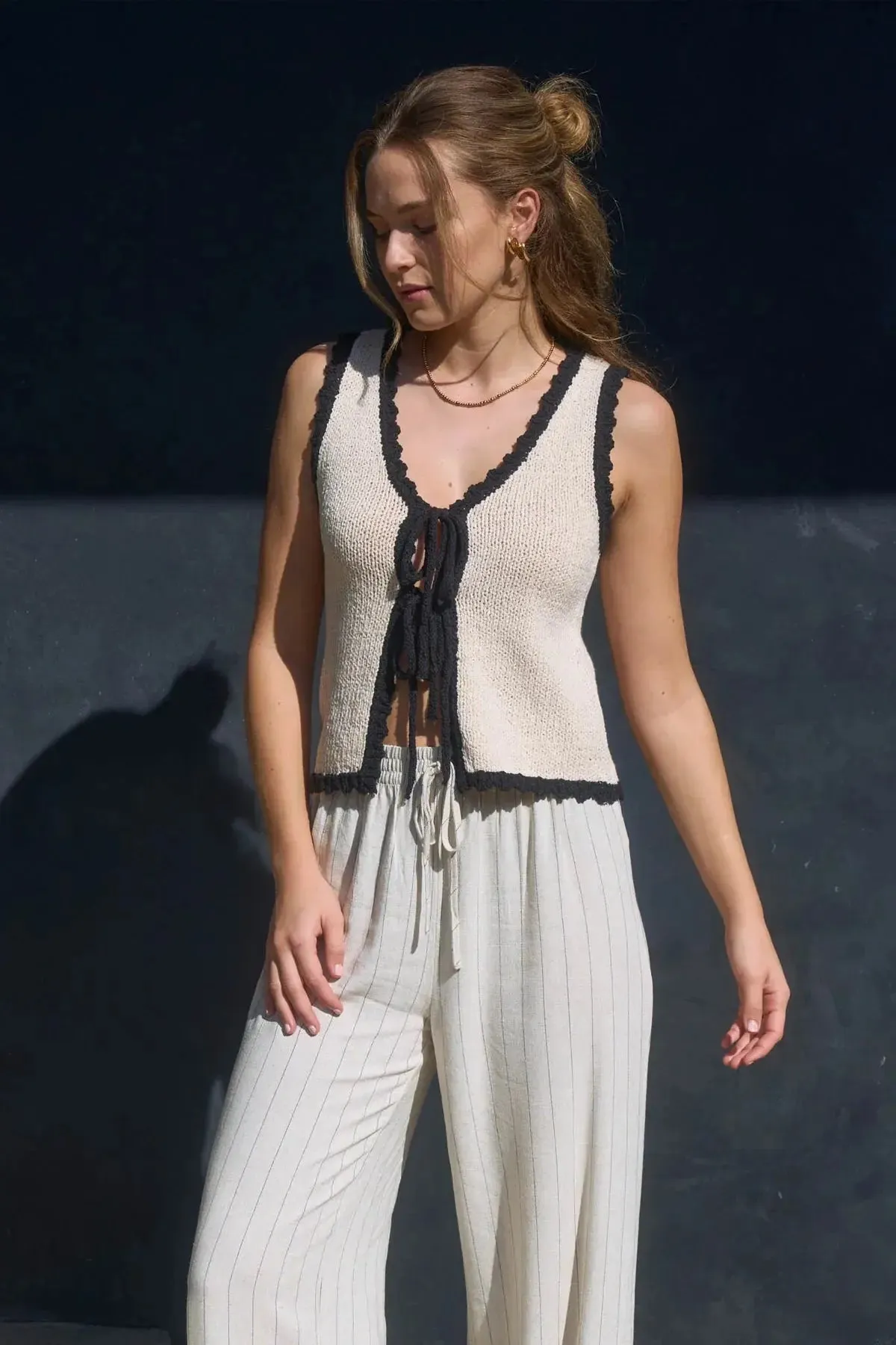 Blu Pepper Lover Girl Knitted Vest – Feminine Scallop Trim Tie-Front Layer