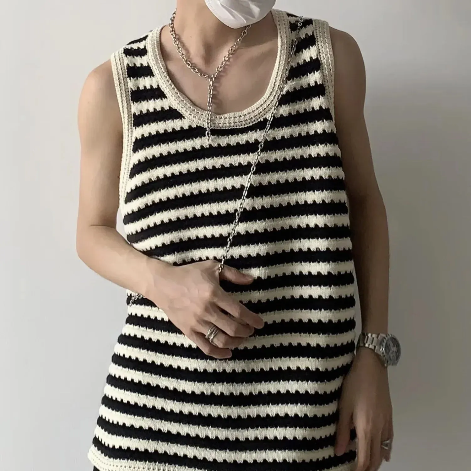 New Black and White Striped Hollow Mens Sweater Vest Casual Loose Sleeveless Houndstooth Harajuku Spaghetti Straps Sweater Vest